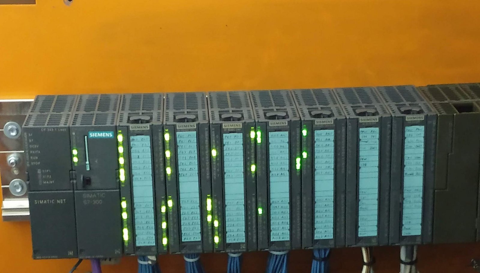 Automatización y Suministro de Módulos y CPU para PLC S7-300.